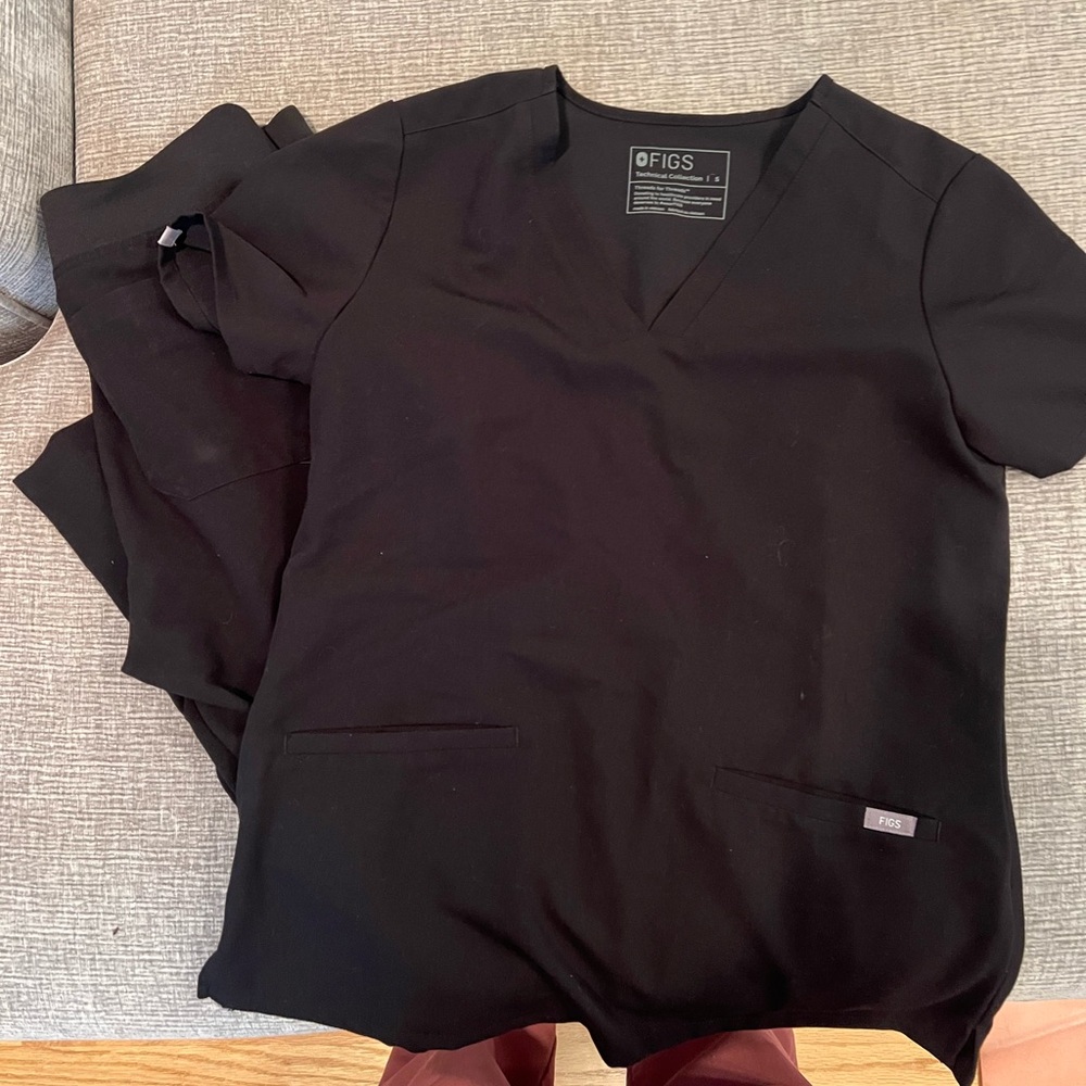 FIGS Black Technical Collection Scrub Set